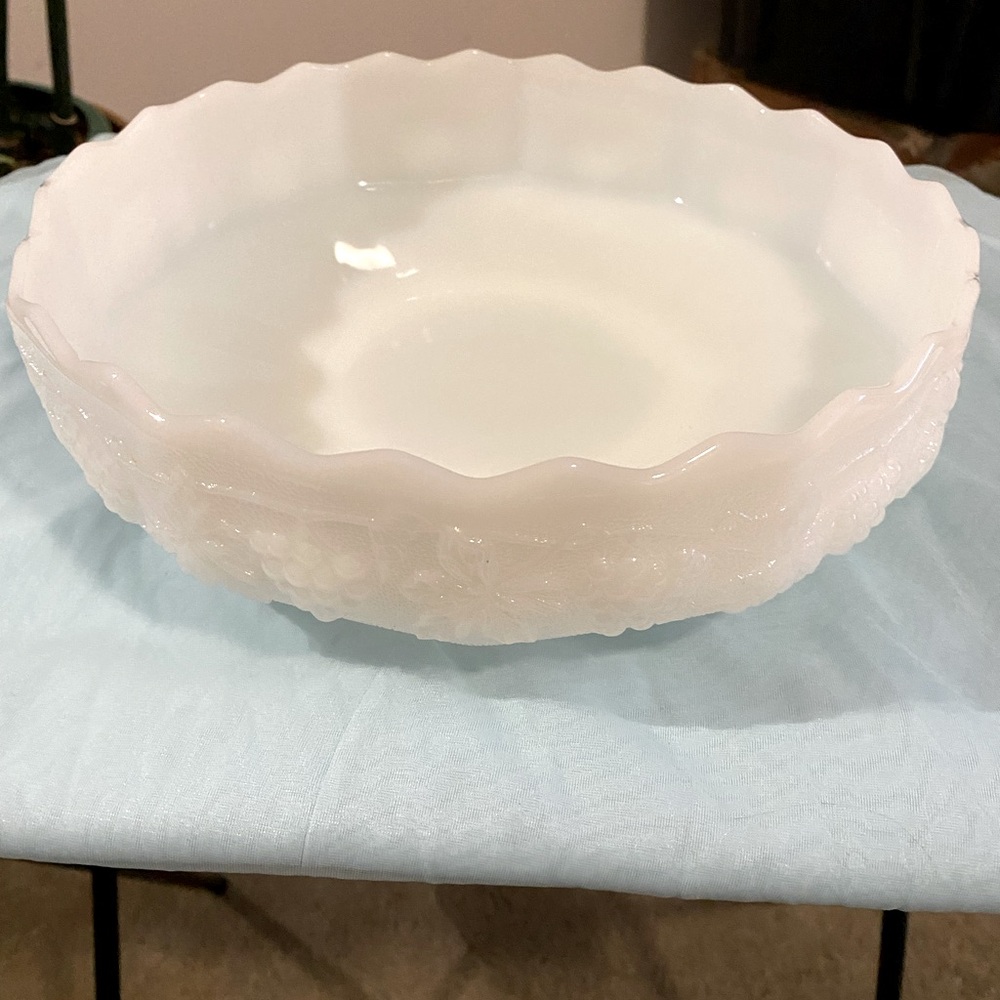 ANCHOR HOCKING MILK GLASS SERVING DISH